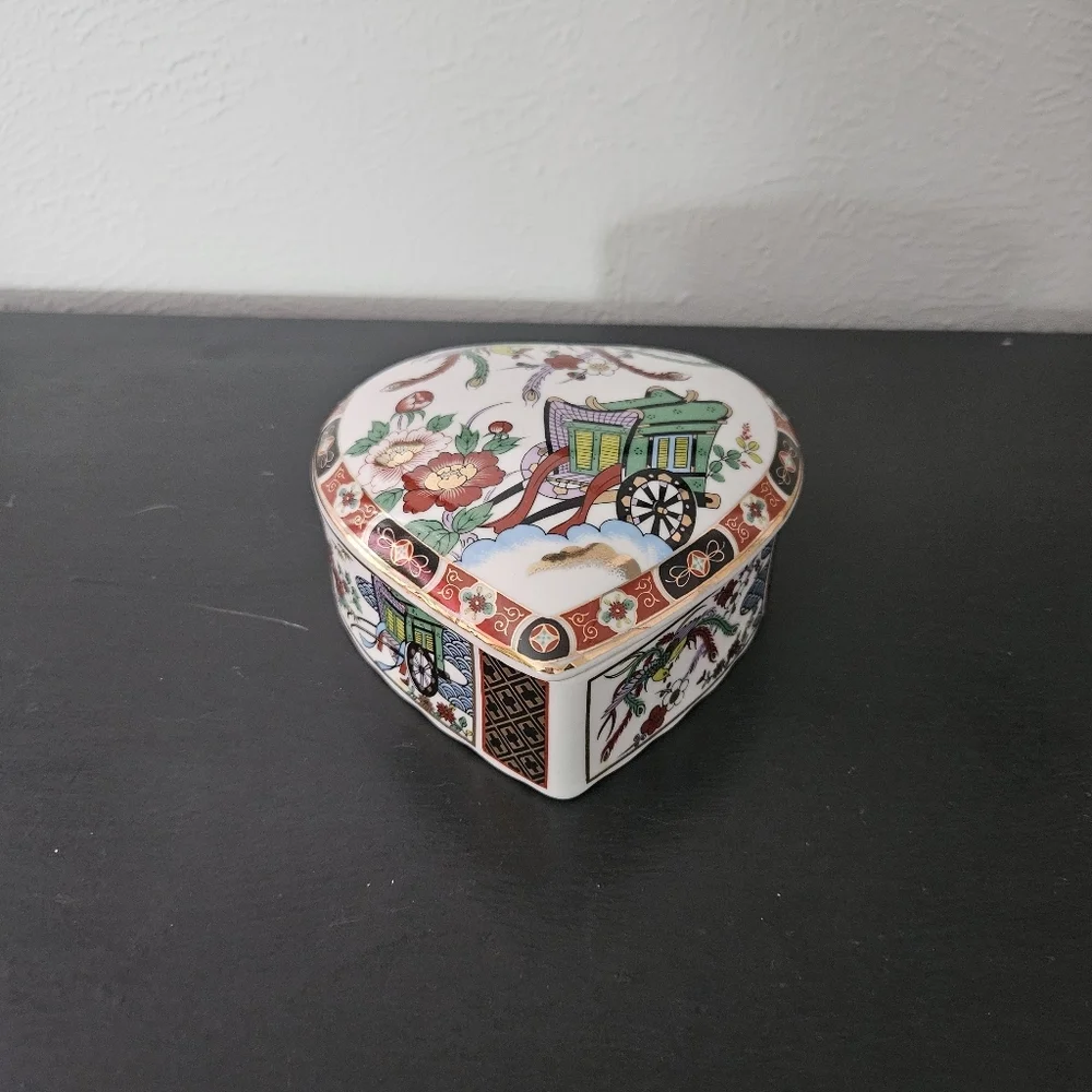 Vintage Japanese Imari Style Heart Shaped Trinket Box